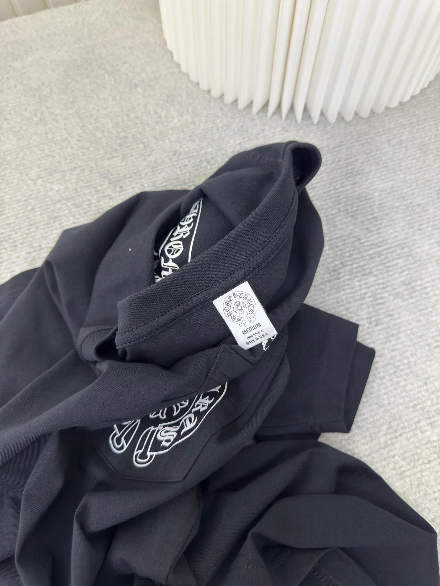 P240 Chrome Hearts/foti Lizard Man Scroll Short Sleeves Authentic Open Edition - Physical Counter - Top Luxury Quality 🆚 Instant sale of all editions on the market. The fabric is made of 26 weave 200 grams cotton. The printing is made of hand glue printing. Customized accessories. Size S M L